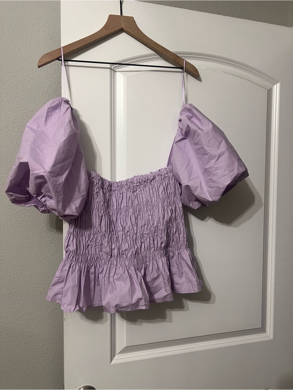 ASTR The Label Savina Lavender Cotton Smocked Puff-Sleeve Crop Top—Brand new